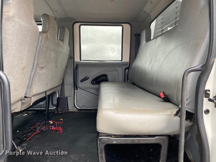 image for item JN9200 2005 International 4300  utility / service truck