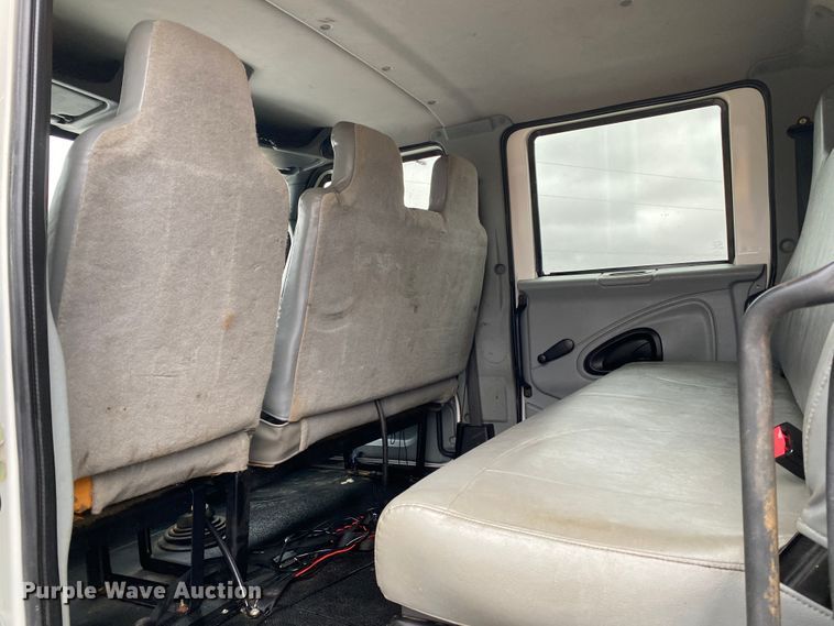 image for item JN9200 2005 International 4300  utility / service truck