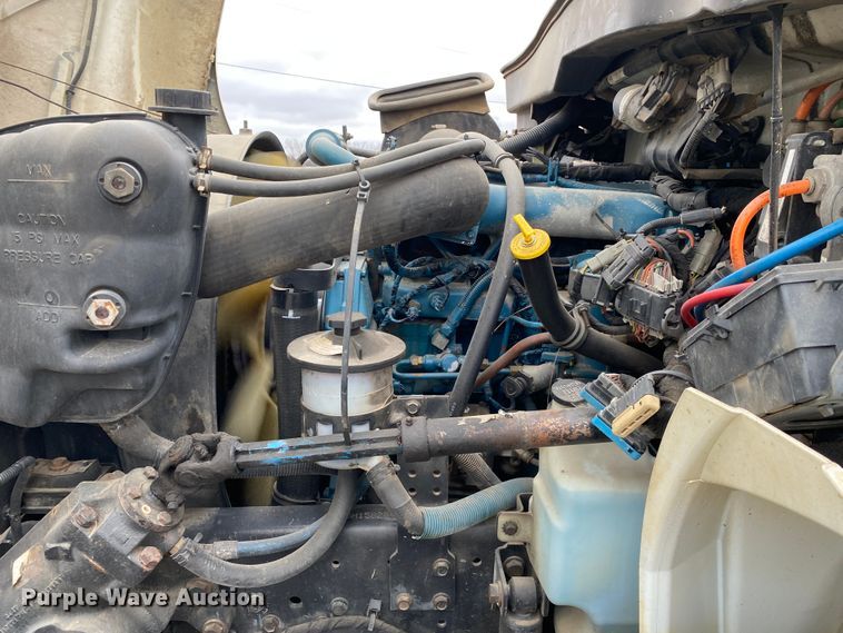 image for item JN9200 2005 International 4300  utility / service truck