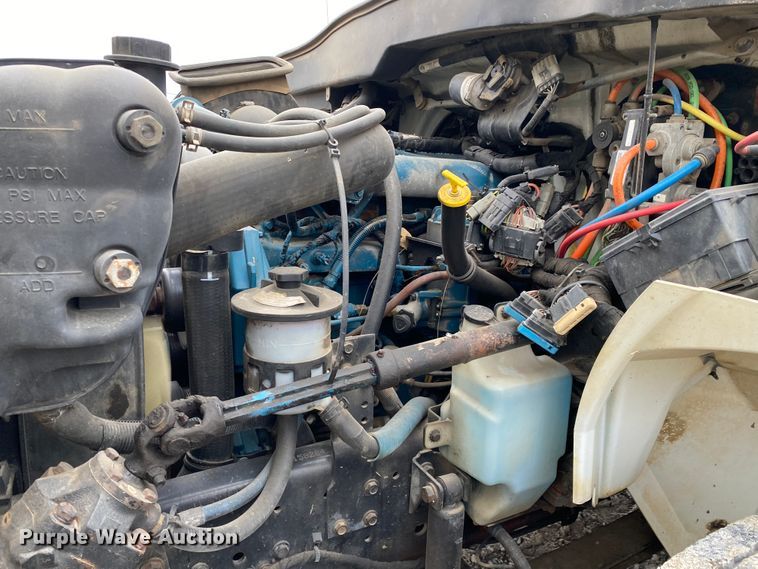 image for item JN9200 2005 International 4300  utility / service truck