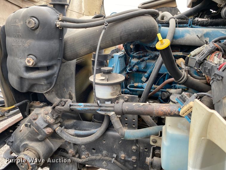 image for item JN9200 2005 International 4300  utility / service truck