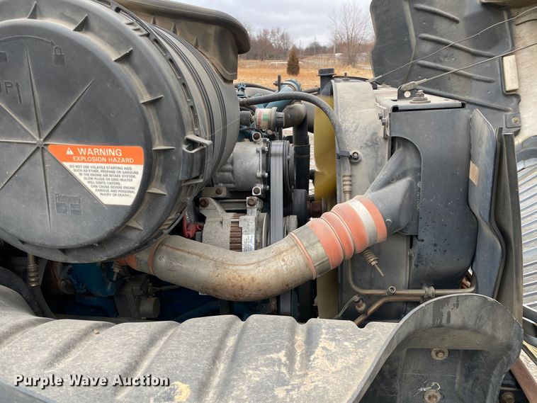 image for item JN9200 2005 International 4300  utility / service truck