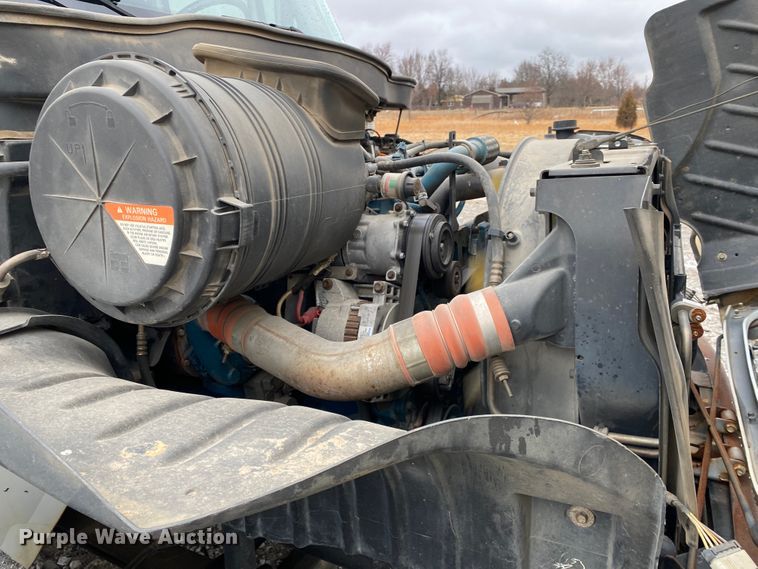 image for item JN9200 2005 International 4300  utility / service truck