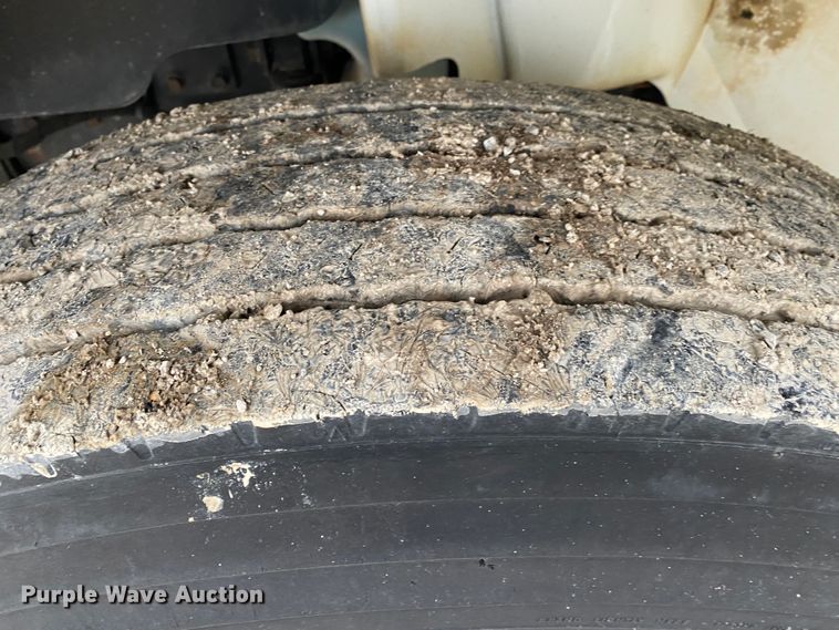 image for item JN9200 2005 International 4300  utility / service truck