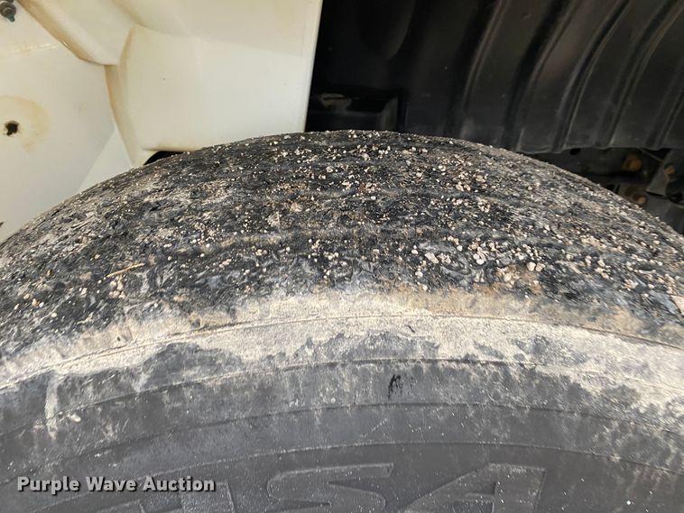 image for item JN9200 2005 International 4300  utility / service truck