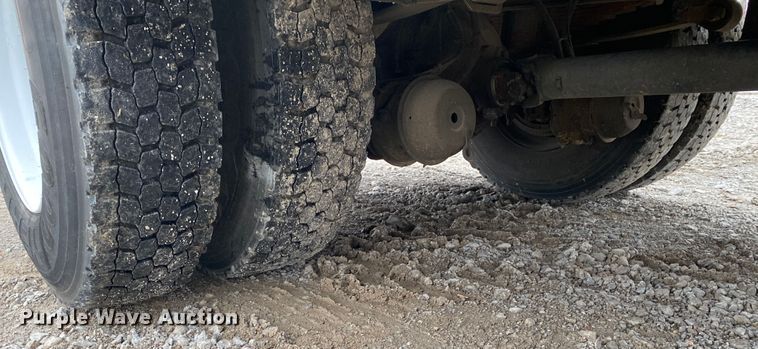 image for item JN9200 2005 International 4300  utility / service truck