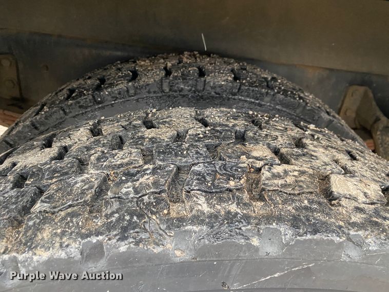 image for item JN9200 2005 International 4300  utility / service truck