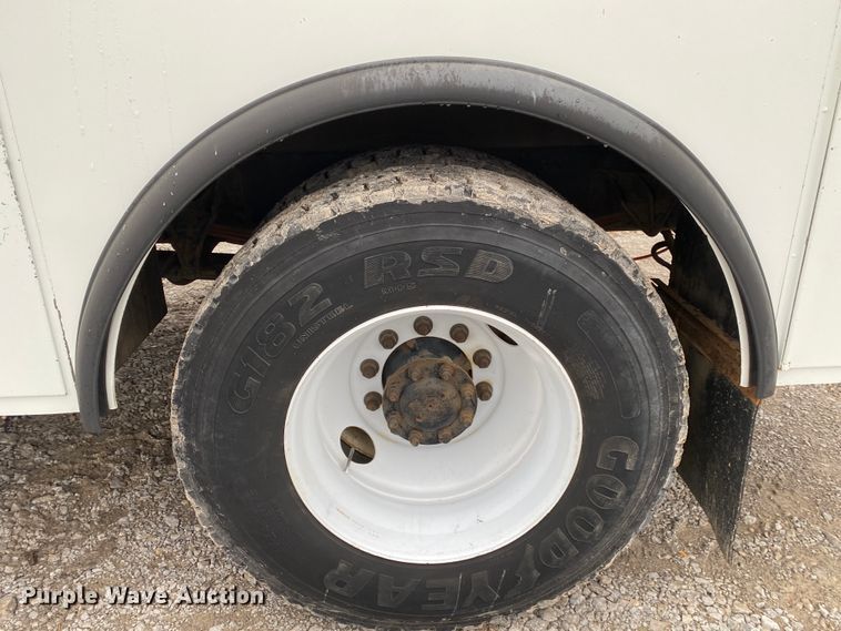 image for item JN9200 2005 International 4300  utility / service truck