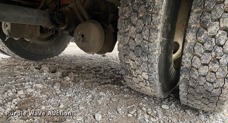 image for item JN9200 2005 International 4300  utility / service truck