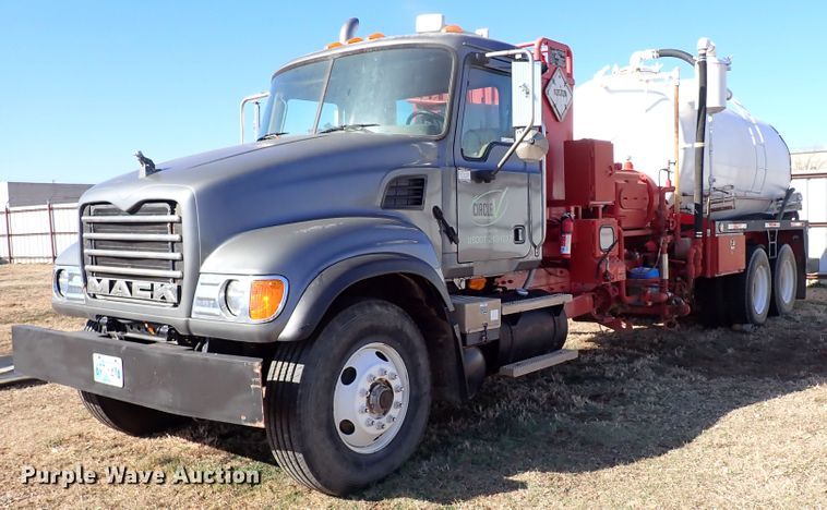 image for item JO9702 2003 Mack CV713  vacuum truck