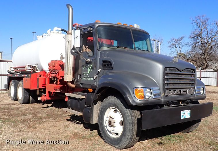image for item JO9702 2003 Mack CV713  vacuum truck