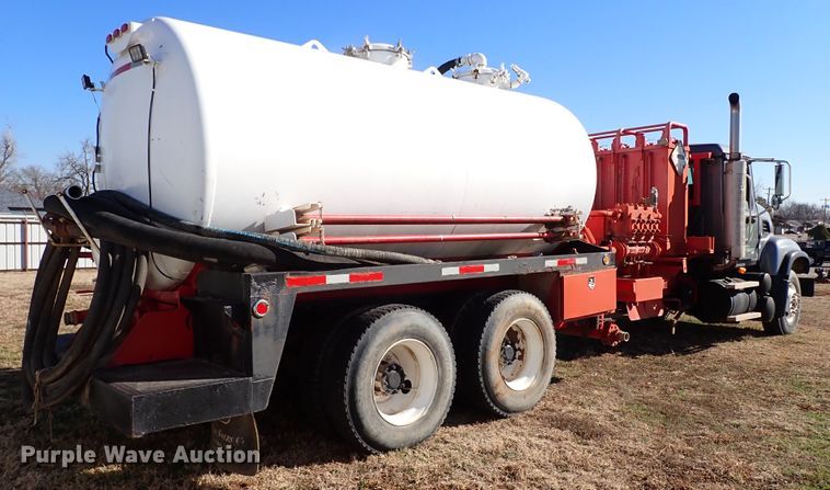 image for item JO9702 2003 Mack CV713  vacuum truck