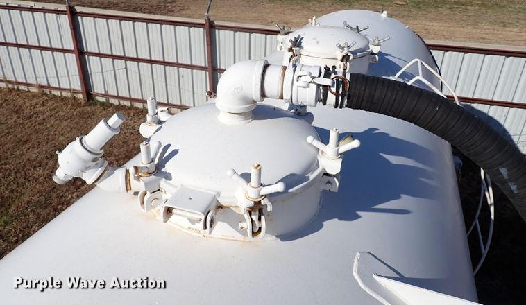 image for item JO9702 2003 Mack CV713  vacuum truck