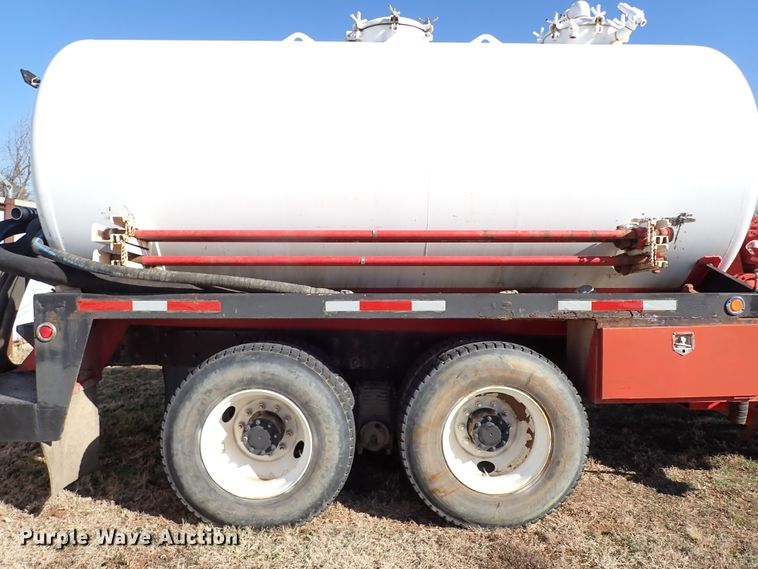 image for item JO9702 2003 Mack CV713  vacuum truck