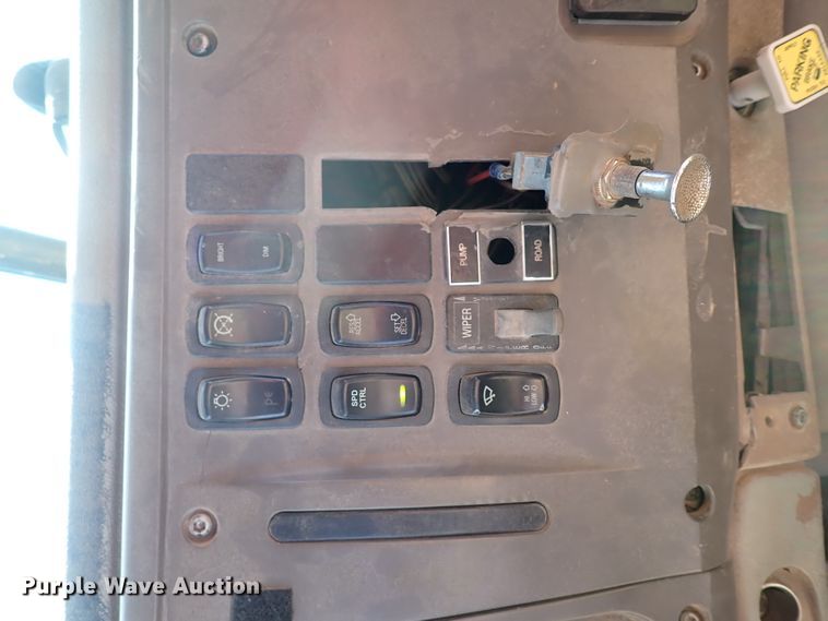 image for item JO9702 2003 Mack CV713  vacuum truck