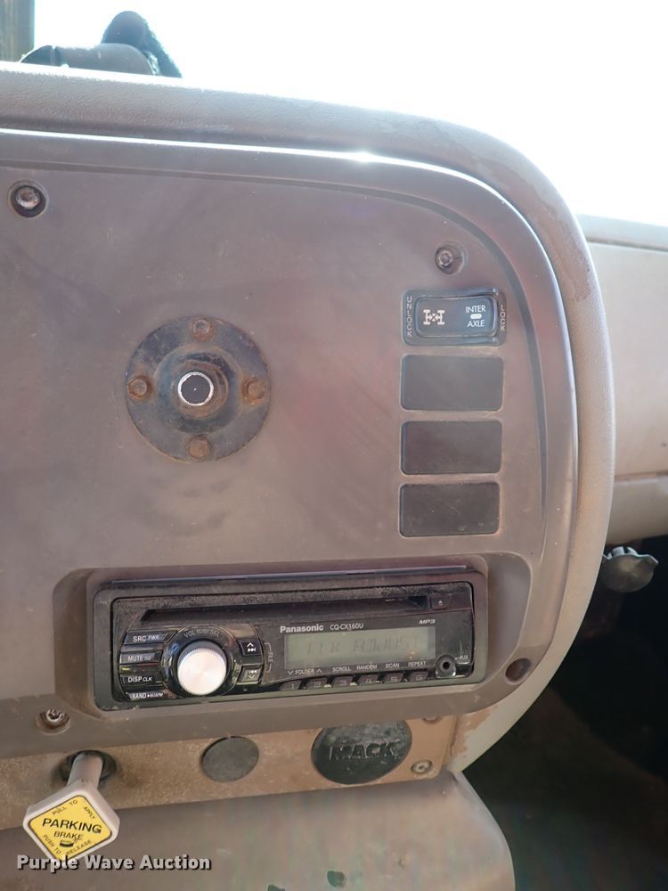 image for item JO9702 2003 Mack CV713  vacuum truck