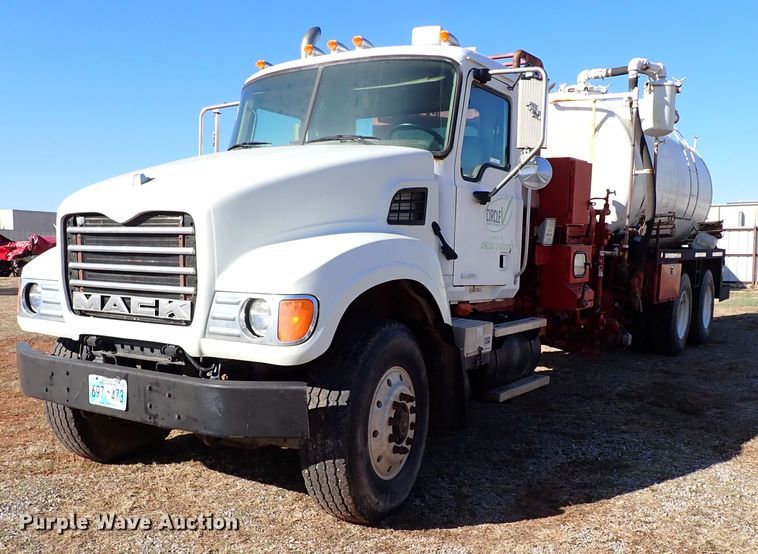 image for item JO9703 2003 Mack CV713  vacuum truck