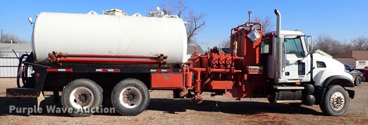 image for item JO9703 2003 Mack CV713  vacuum truck