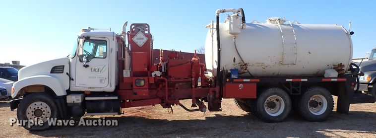 image for item JO9703 2003 Mack CV713  vacuum truck