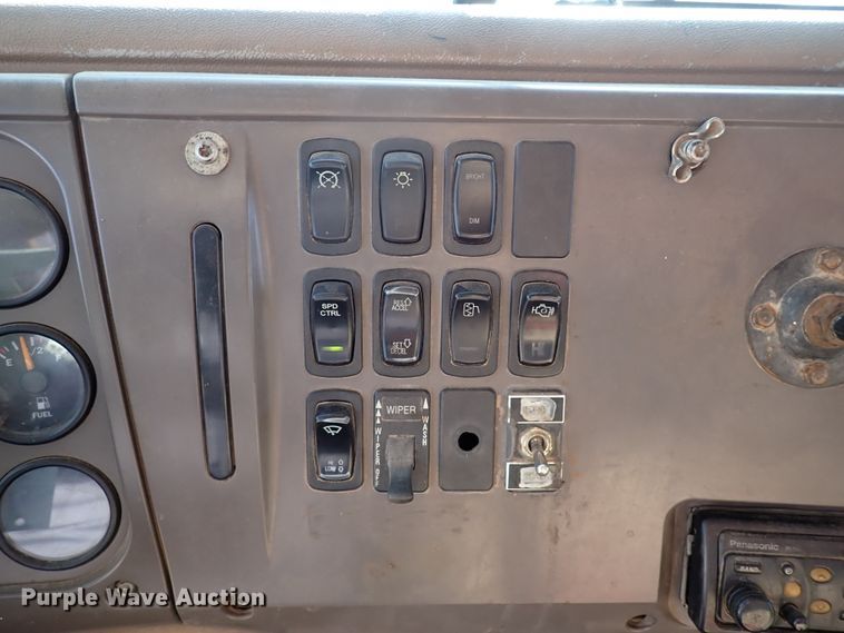 image for item JO9703 2003 Mack CV713  vacuum truck