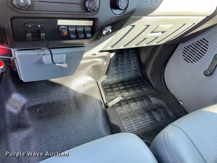 image for item JR9858 2011 Ford F550 Super Duty XL  utility / service truck