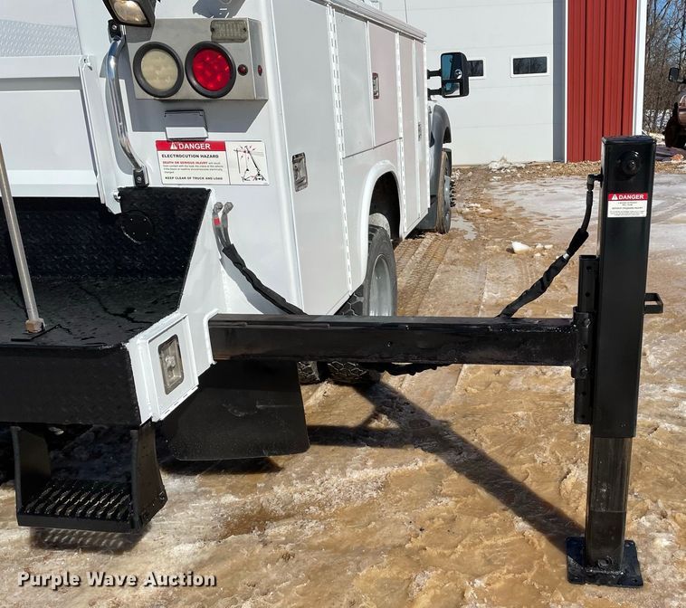 image for item JR9858 2011 Ford F550 Super Duty XL  utility / service truck