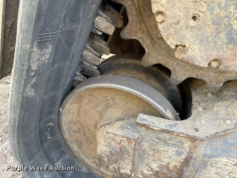 image for item JR9862 2017 Takeuchi TL12R2  tracked skid steer loader