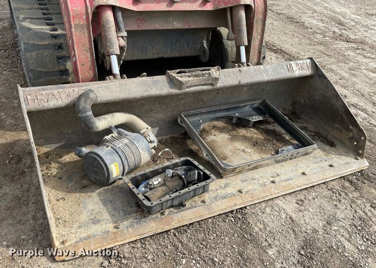 image for item JR9862 2017 Takeuchi TL12R2  tracked skid steer loader