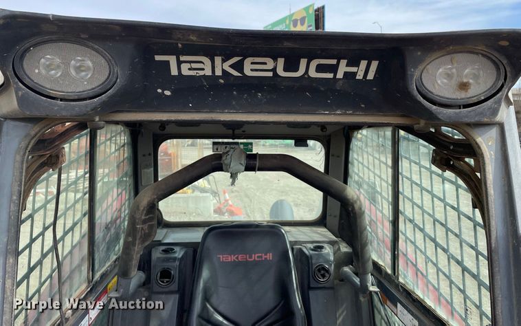image for item JR9862 2017 Takeuchi TL12R2  tracked skid steer loader