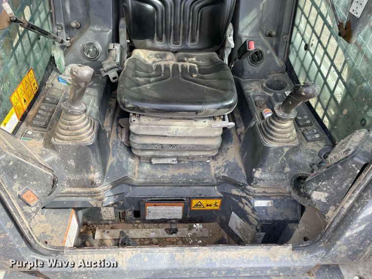 image for item JR9862 2017 Takeuchi TL12R2  tracked skid steer loader