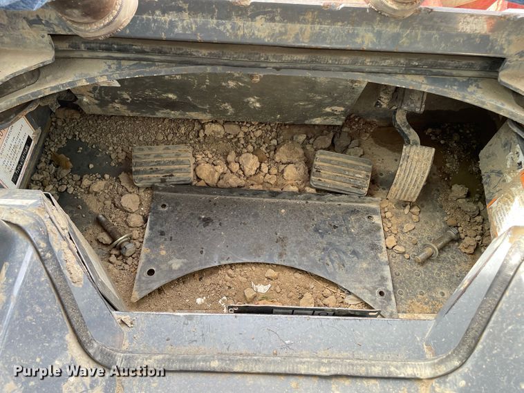 image for item JR9862 2017 Takeuchi TL12R2  tracked skid steer loader