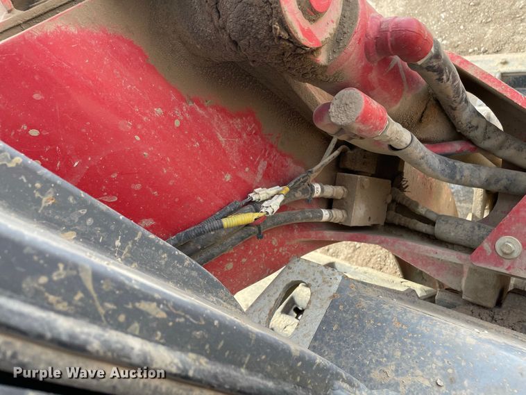 image for item JR9862 2017 Takeuchi TL12R2  tracked skid steer loader