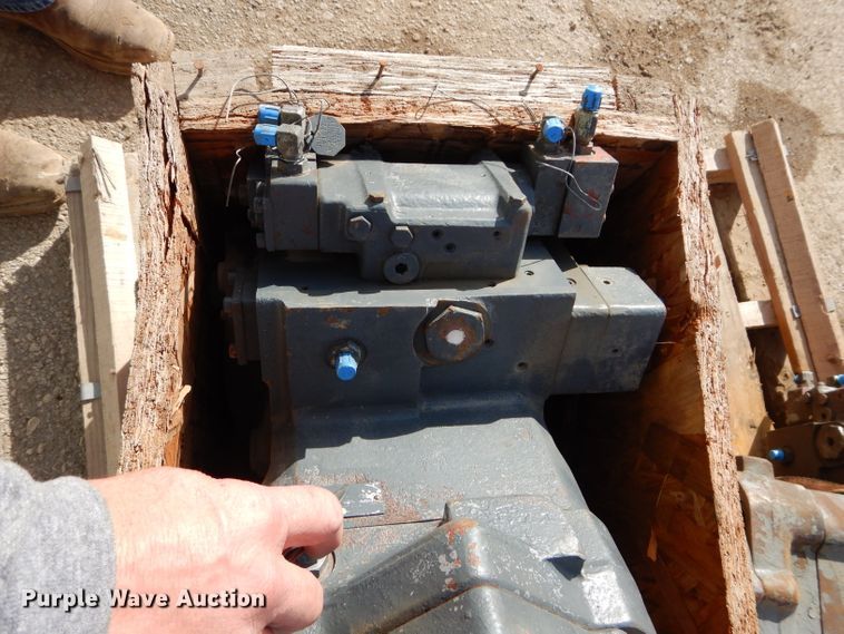 image for item JX9208 (2) Kawasaki NV270H-141L hydraulic pumps