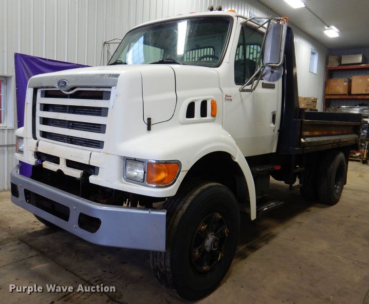 image for item KG9986 1998 Ford Louisville  flatbed truck