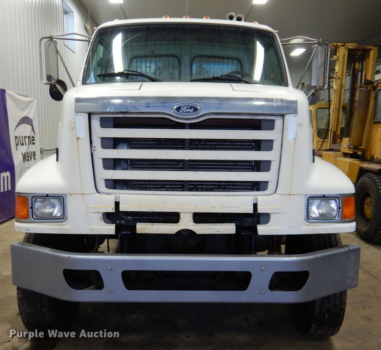 image for item KG9986 1998 Ford Louisville  flatbed truck
