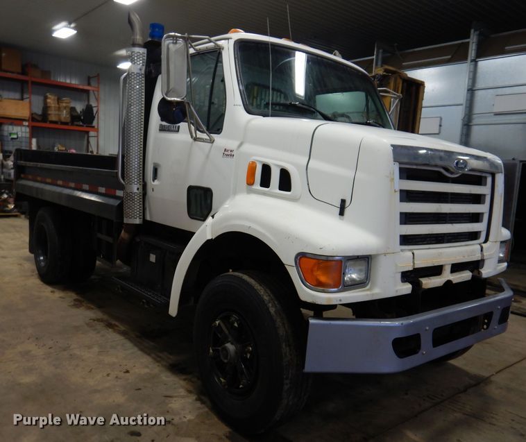 image for item KG9986 1998 Ford Louisville  flatbed truck