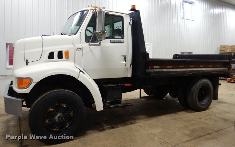 image for item KG9986 1998 Ford Louisville  flatbed truck