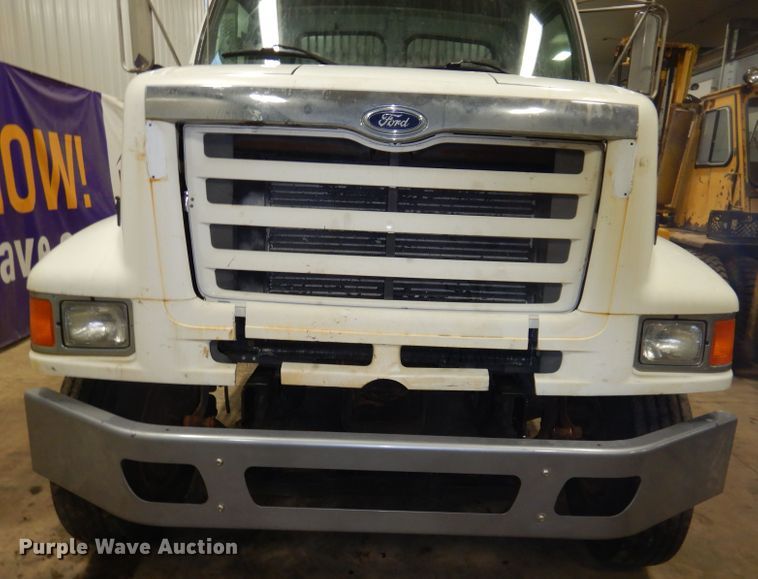 image for item KG9986 1998 Ford Louisville  flatbed truck