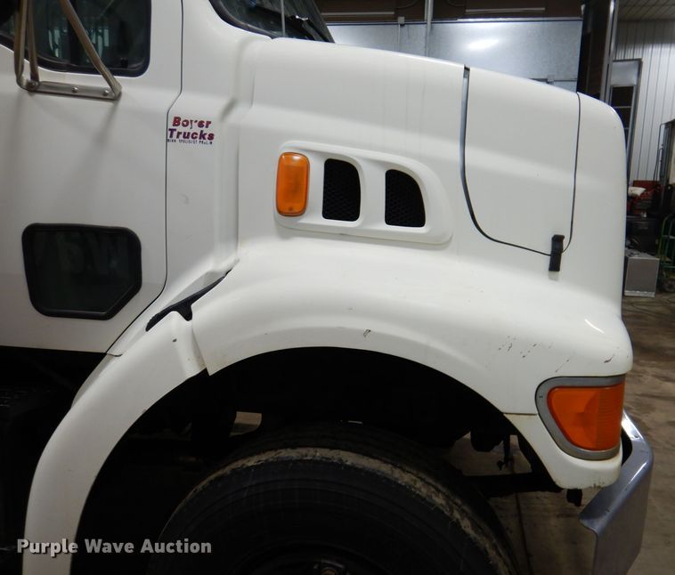 image for item KG9986 1998 Ford Louisville  flatbed truck