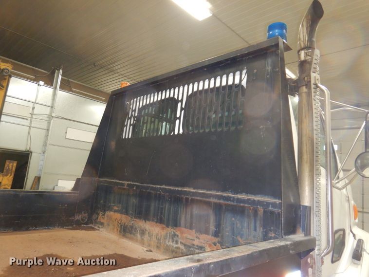 image for item KG9986 1998 Ford Louisville  flatbed truck