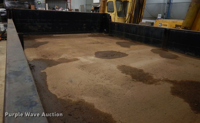 image for item KG9986 1998 Ford Louisville  flatbed truck