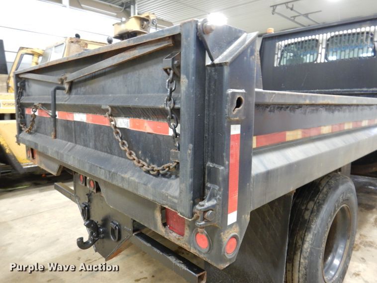 image for item KG9986 1998 Ford Louisville  flatbed truck