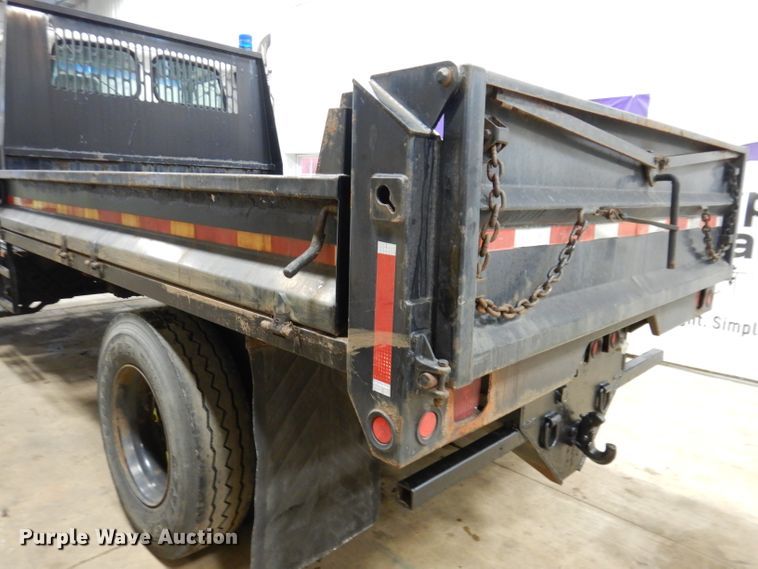 image for item KG9986 1998 Ford Louisville  flatbed truck