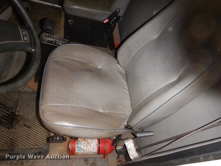 image for item KG9986 1998 Ford Louisville  flatbed truck