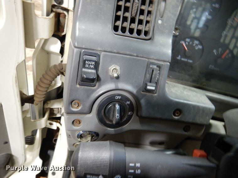 image for item KG9986 1998 Ford Louisville  flatbed truck