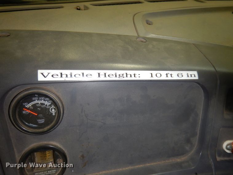 image for item KG9986 1998 Ford Louisville  flatbed truck