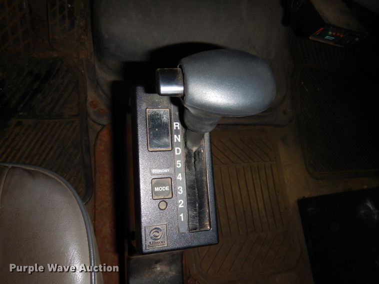 image for item KG9986 1998 Ford Louisville  flatbed truck