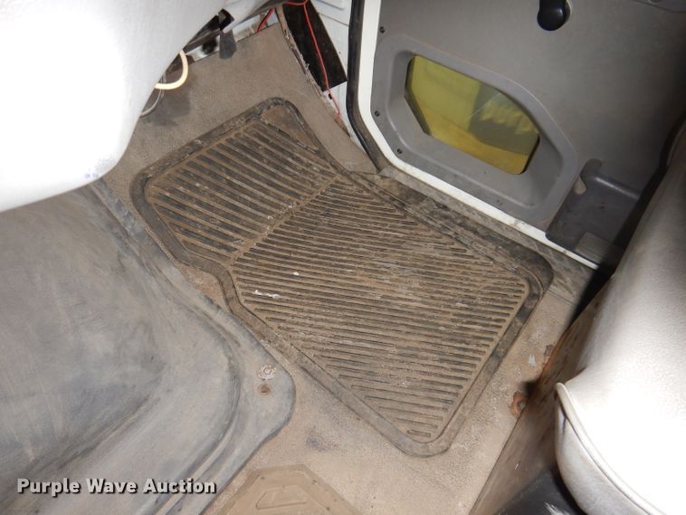 image for item KG9986 1998 Ford Louisville  flatbed truck