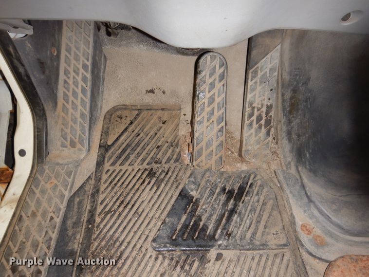 image for item KG9986 1998 Ford Louisville  flatbed truck