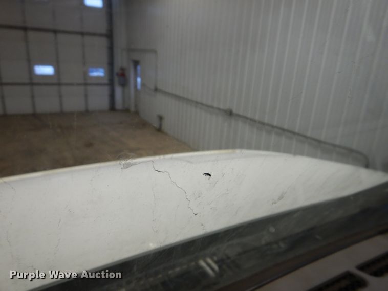 image for item KG9986 1998 Ford Louisville  flatbed truck